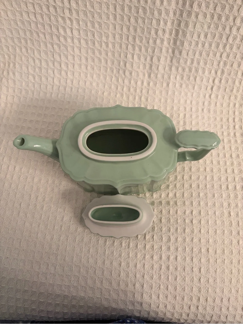 Vintage Hall 1940’s Victorian Collection Mint Green Benjamin Scalloped Teapot